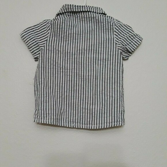 Gray and White Button Down Shirt with Classic Style - Picture 3 of 3